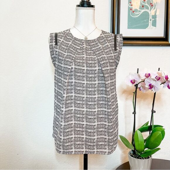 🍋 Eva Longoria • Sleeveless Black & White Top w/Pleated Detail Front Size M - Picture 1 of 11